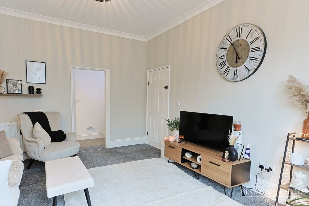 Property photo 3 of 9 4813043