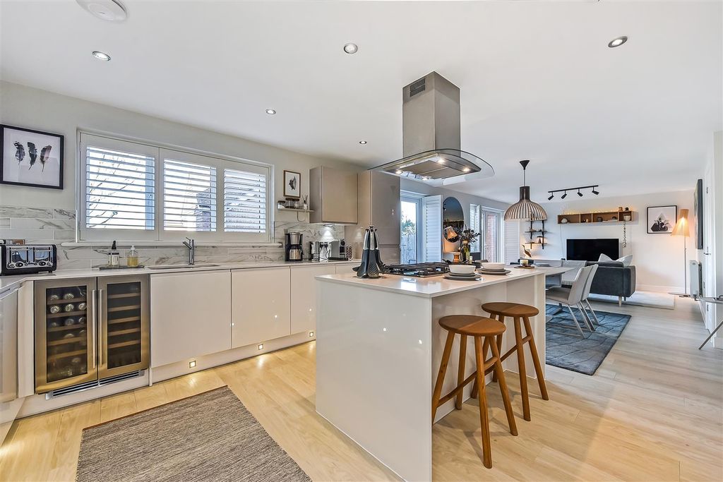 Property photo 3 of 44 Ph41_6315924.Jpg