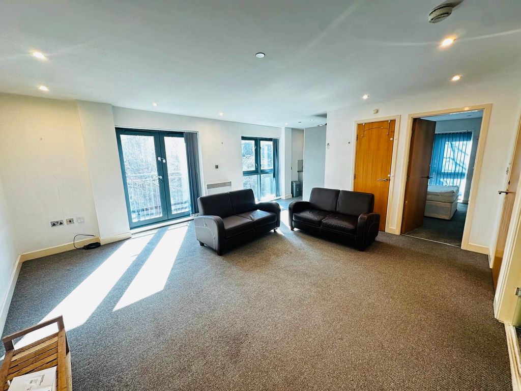 Property photo 2 of 8