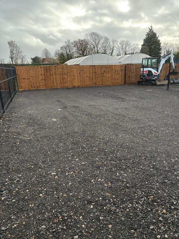 Property photo 2 of 8 Large Yard