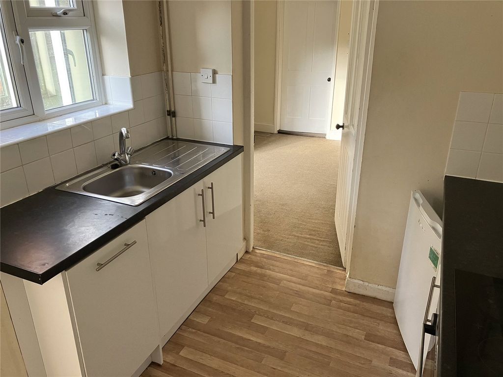 Property photo 2 of 11 Kitchen