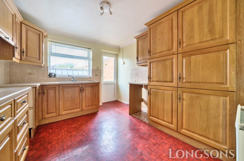 Property photo 2 of 20