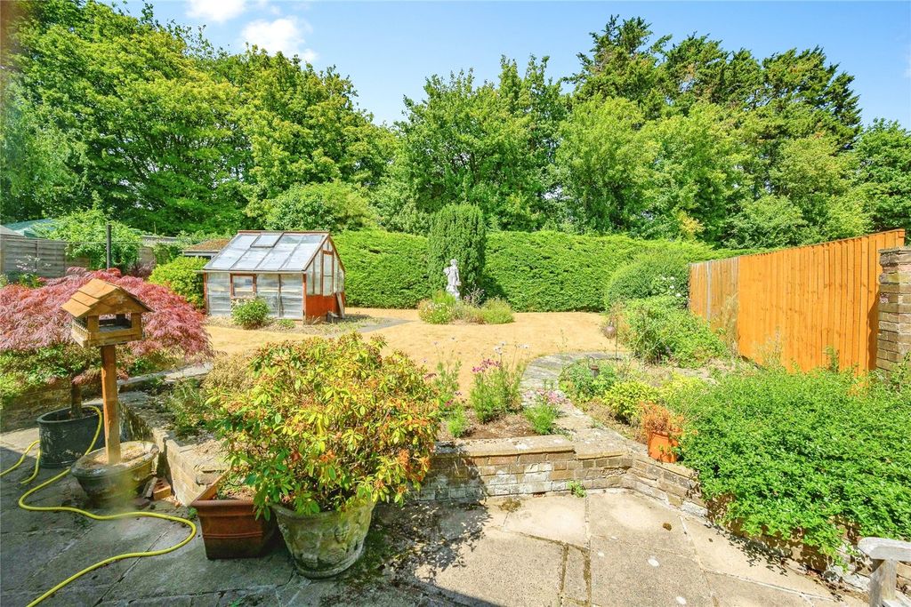 Property photo 2 of 14 Garden