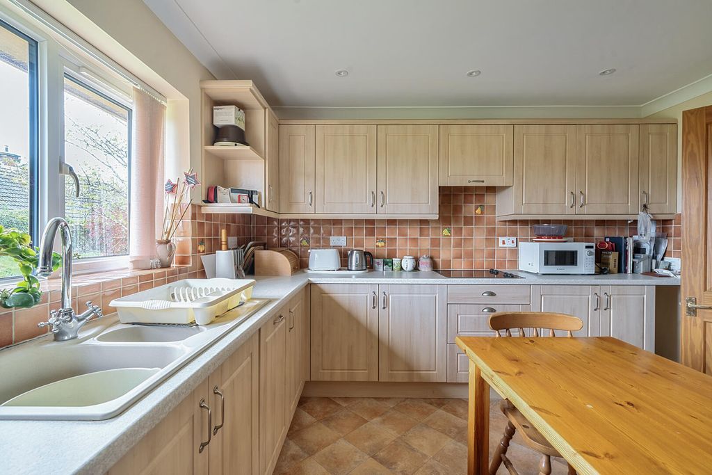 Property photo 2 of 25 Kitchen