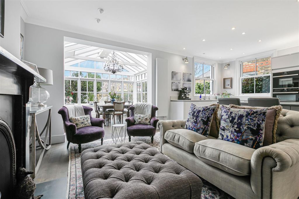 Property photo 2 of 26