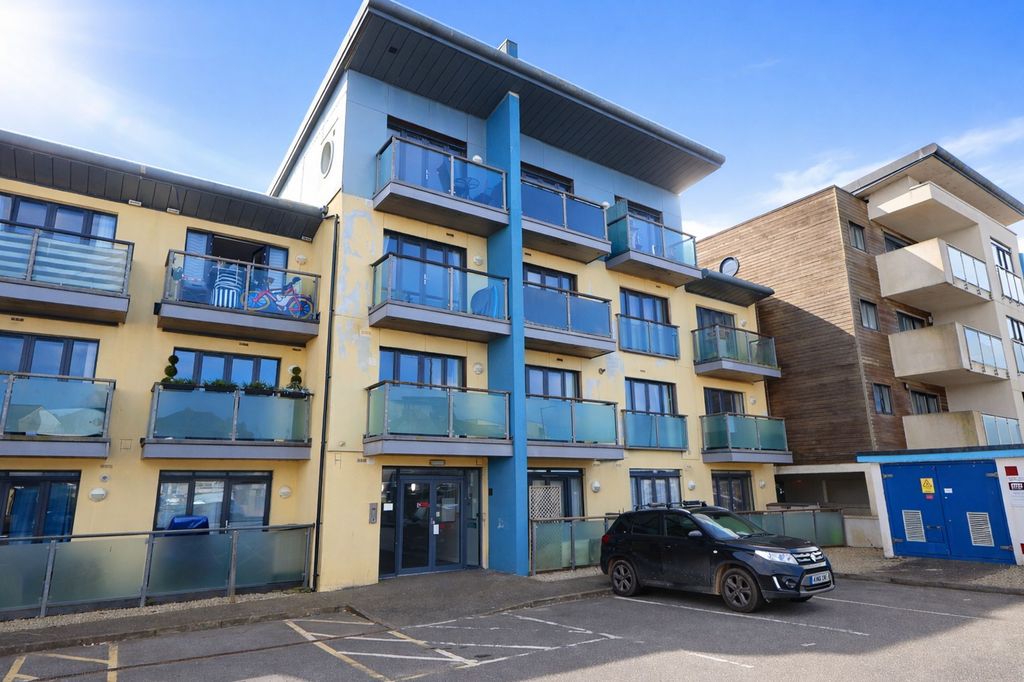 Property photo 1 of 17 External