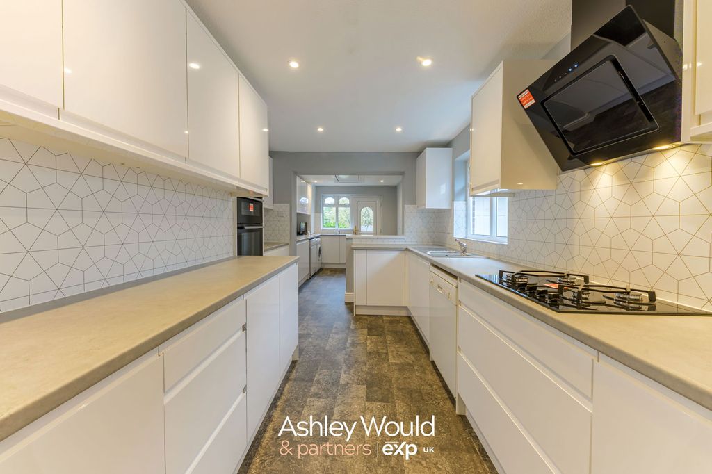 Property photo 2 of 22