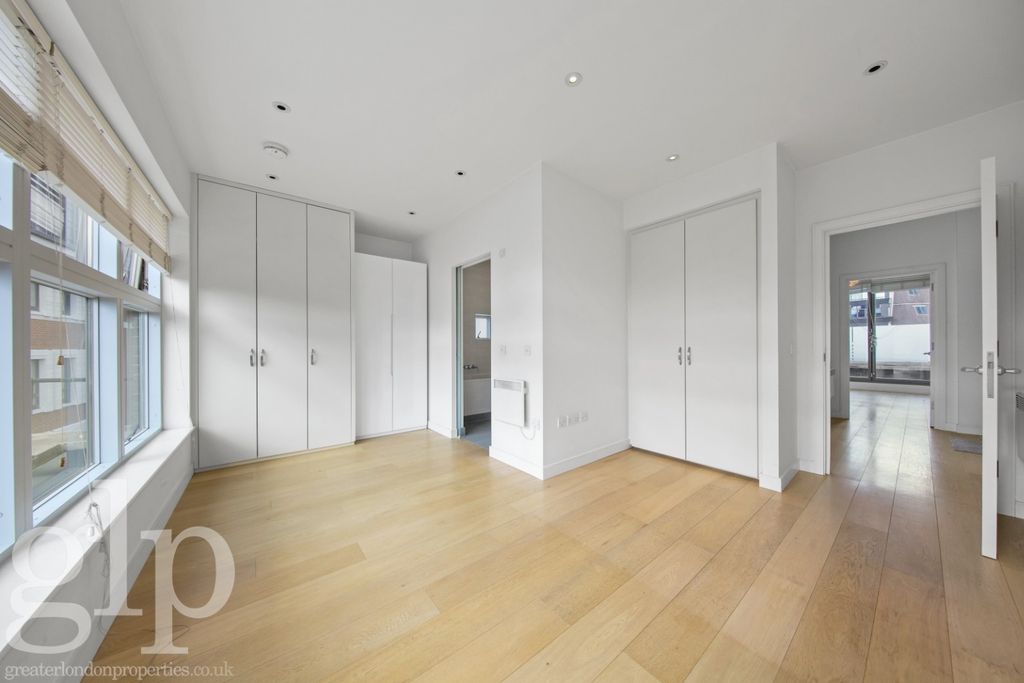 Property photo 1 of 16 940551