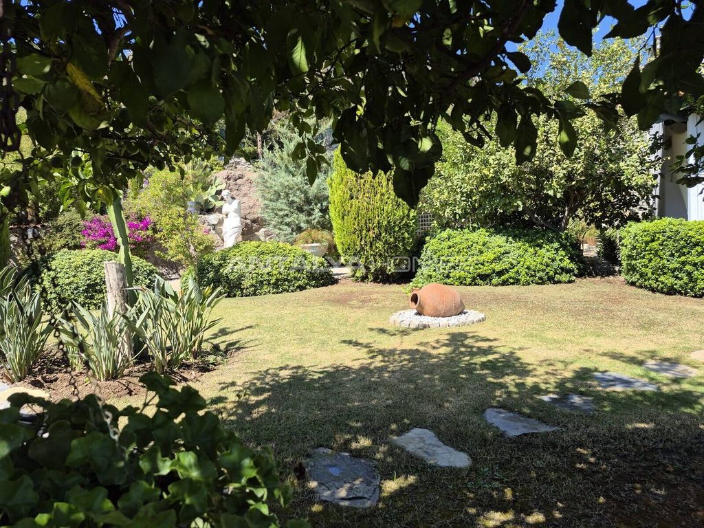 Property photo 2 of 36