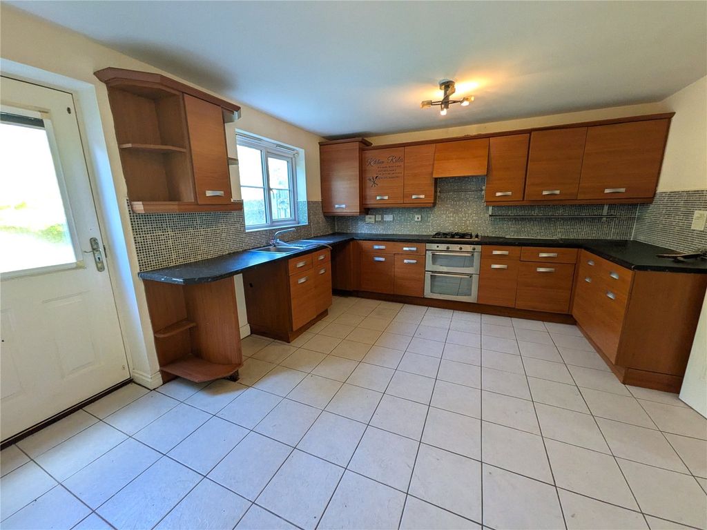 Property photo 3 of 13 Kitchen