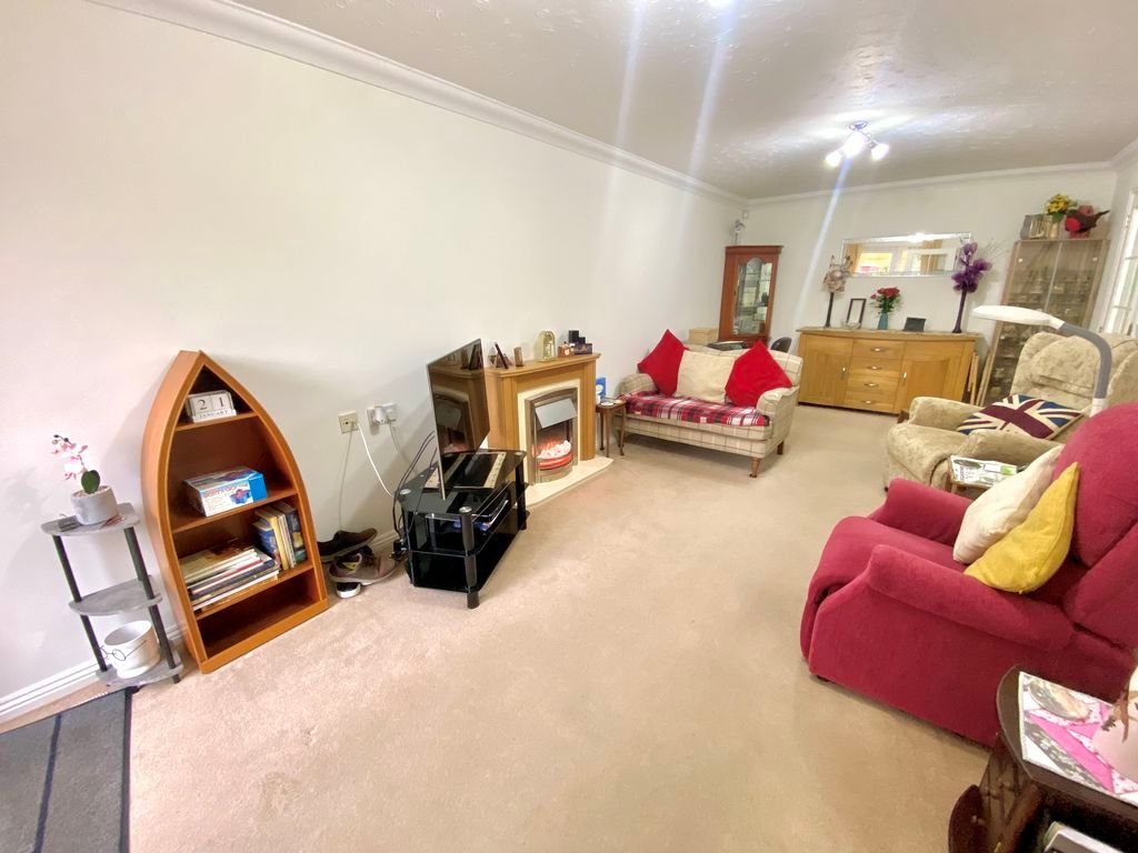 Property photo 3 of 20 Lounge/Dining Room