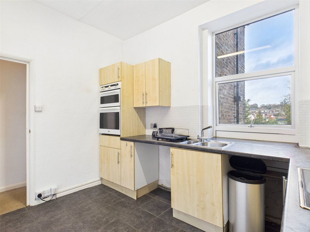 Property photo 2 of 10 Kitchen