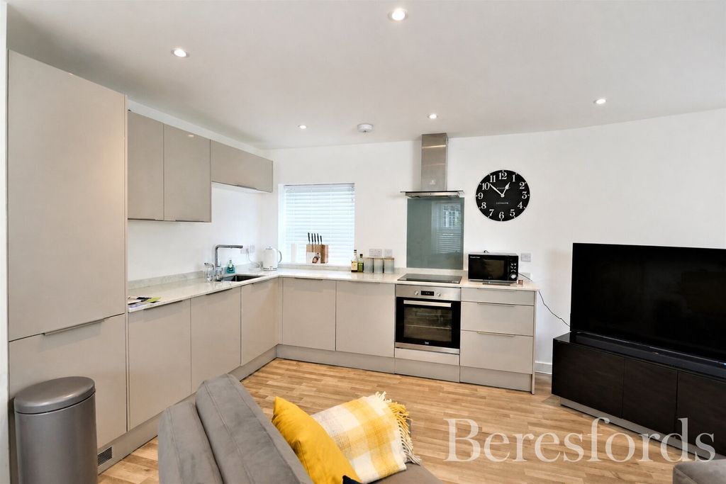 Property photo 2 of 6 Kitchen