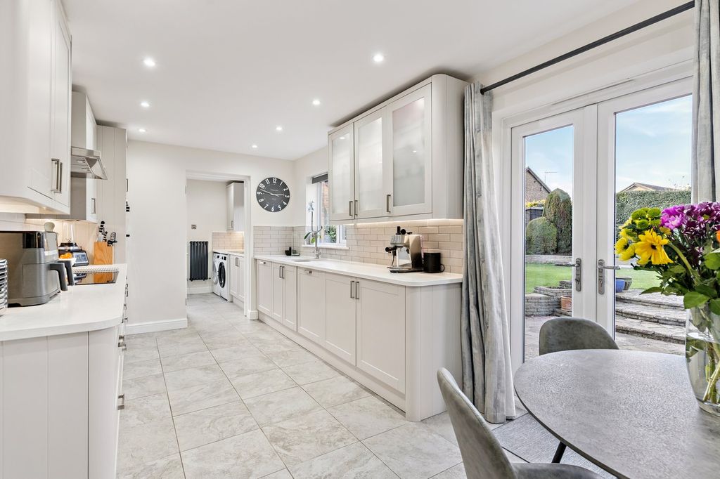 Property photo 2 of 25