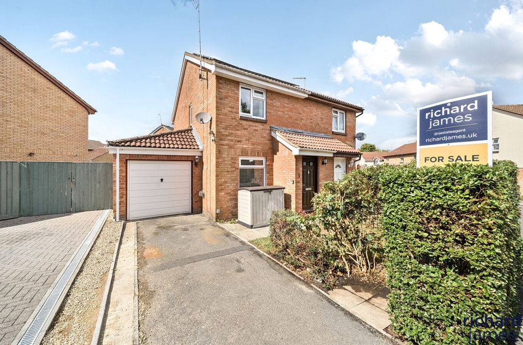 Property photo 1 of 19 4E95240F43F940d88A4Fb64ee35A403A