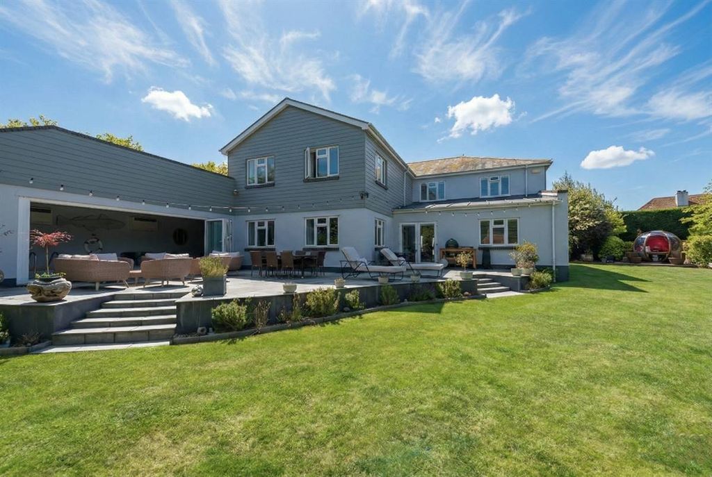 Property photo 2 of 42