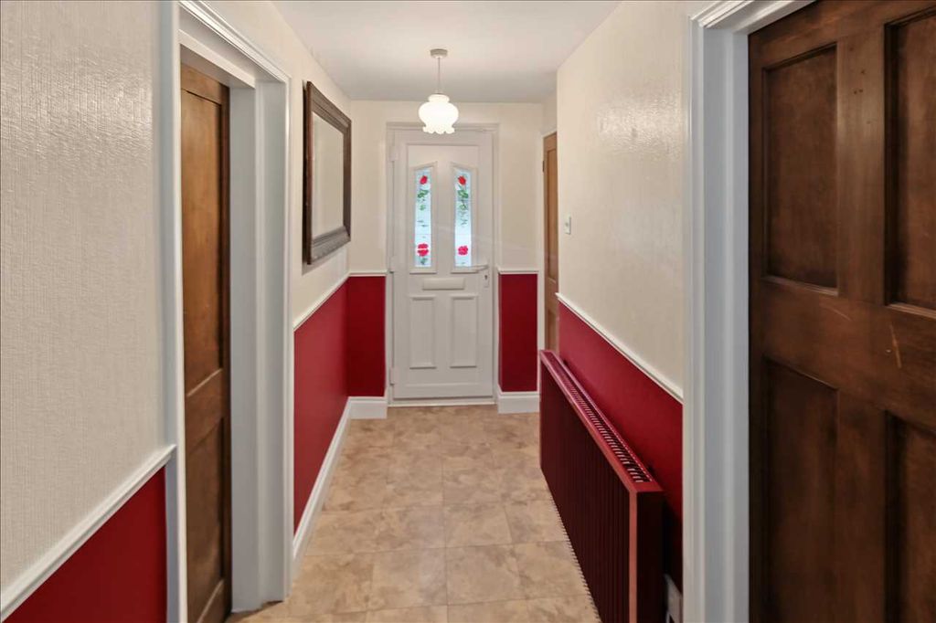 Property photo 2 of 21 Entrance Hall