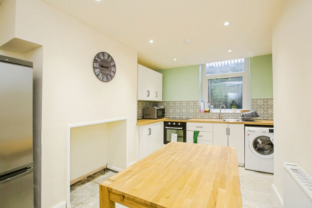 Property photo 3 of 17 Kitchen Diner