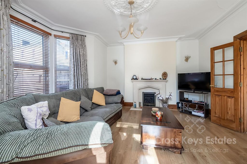 Property photo 3 of 23 Sitting Room