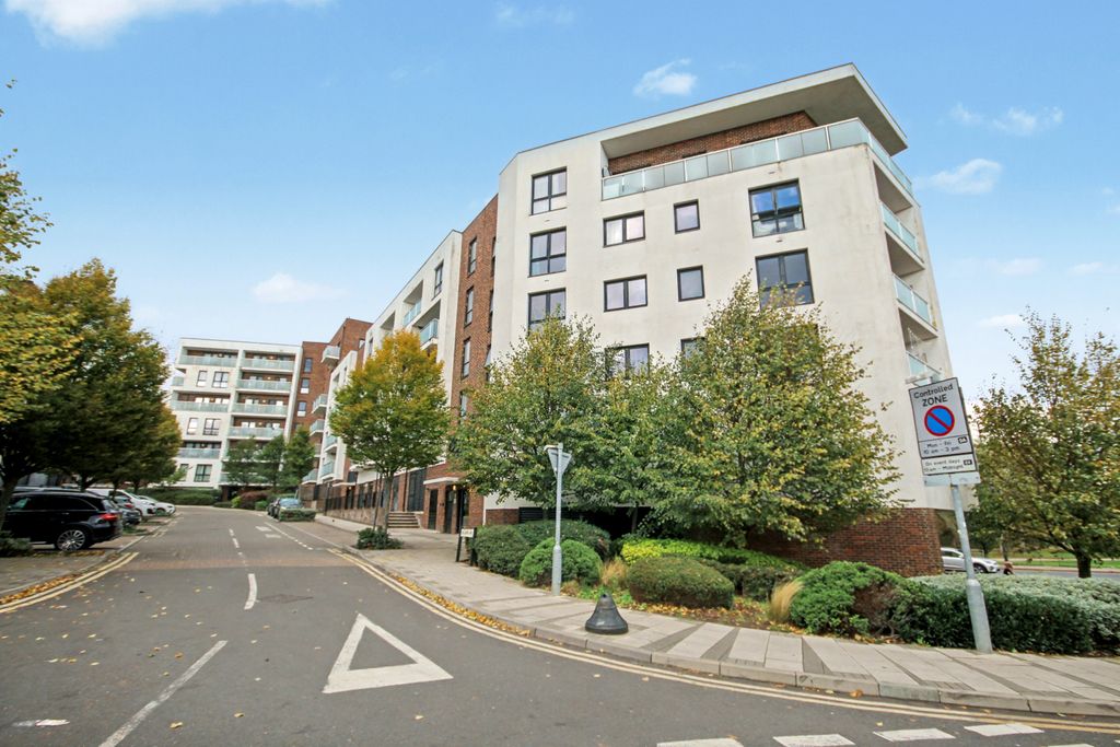 Property photo 1 of 9 Williams Way, Wembley, Middlesex Ha0