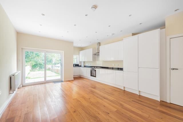 Property photo 3 of 10 Kitchen