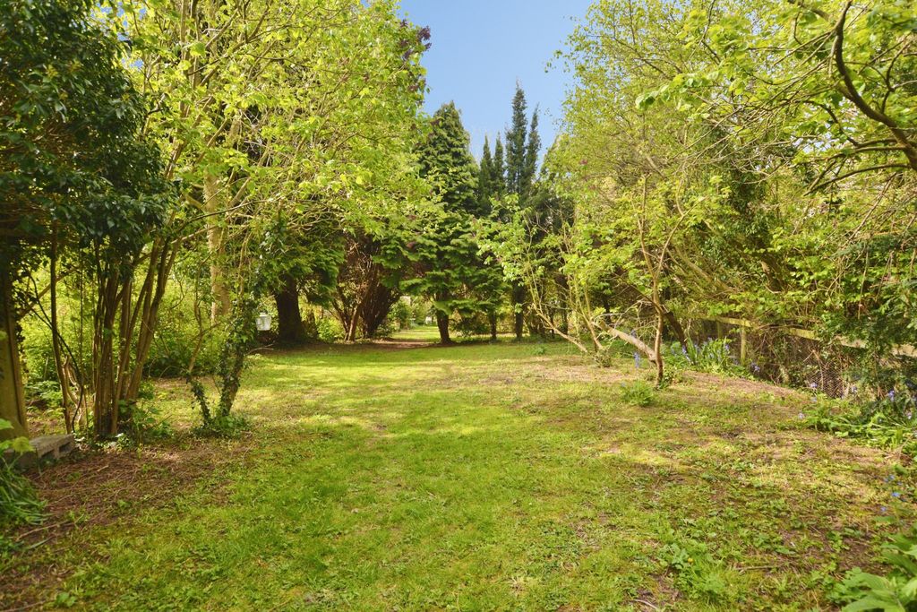 Property photo 3 of 30 Large Rear Garden