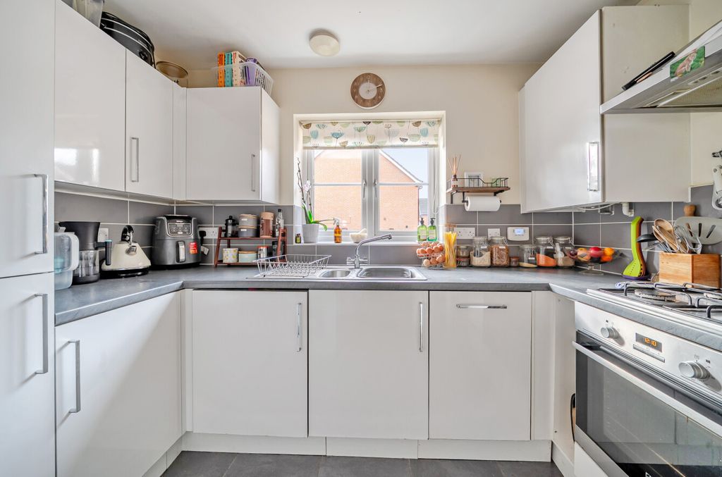 Property photo 3 of 27 1381514-14-691Dbb...