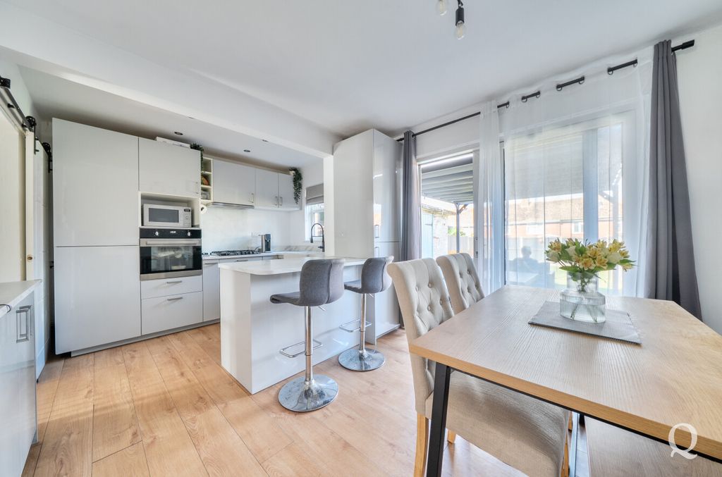 Property photo 3 of 27 B78F74Dd-A41E-429...