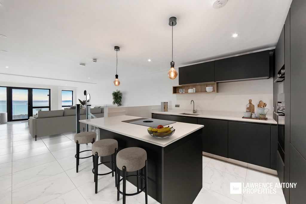 Property photo 1 of 28