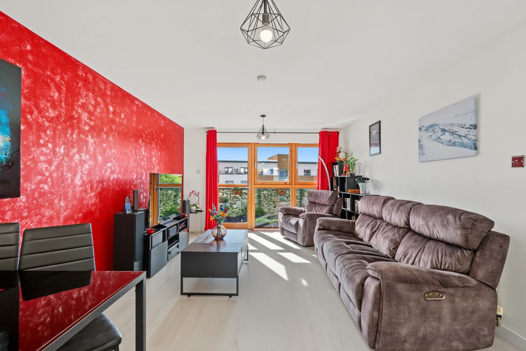 Property photo 2 of 37