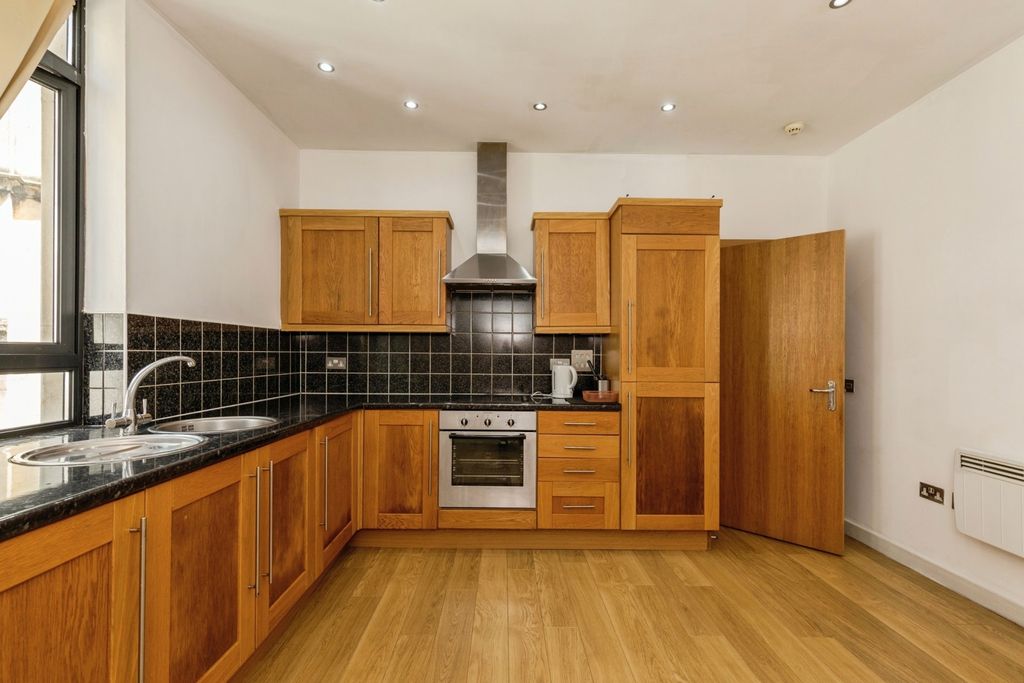 Property photo 3 of 11 Pbox-Img.Jpg