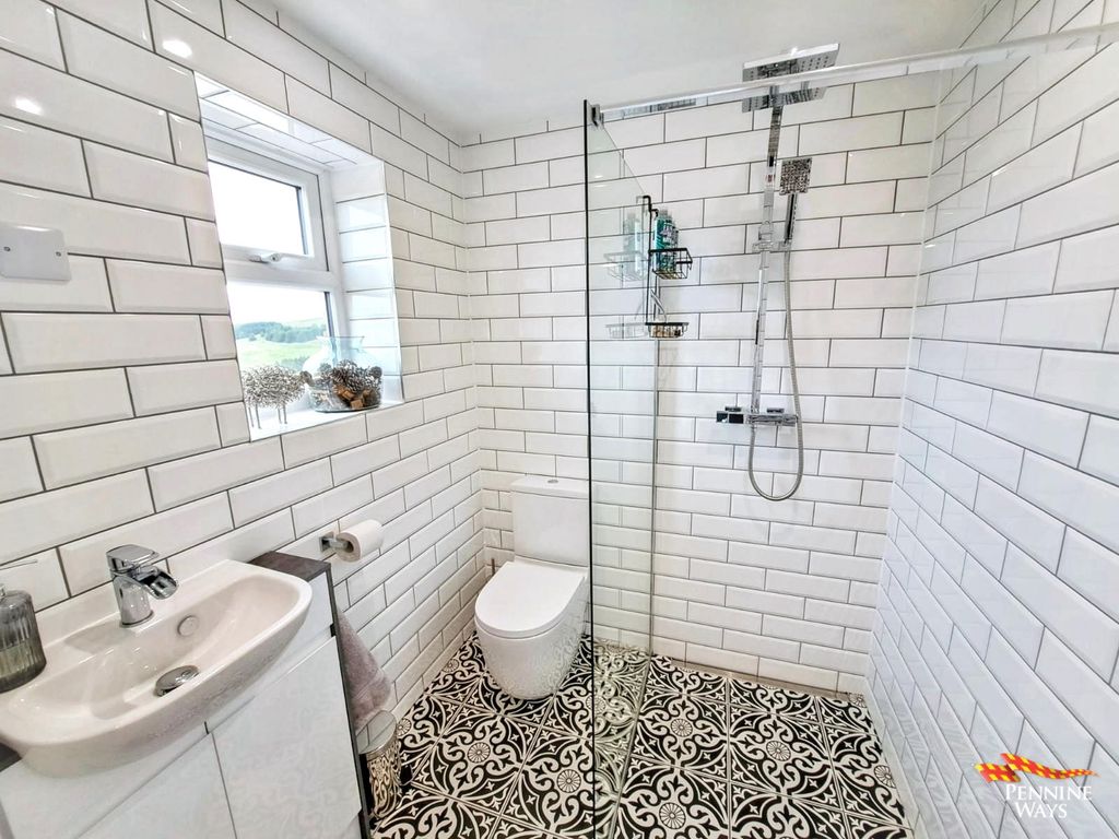Property photo 3 of 40