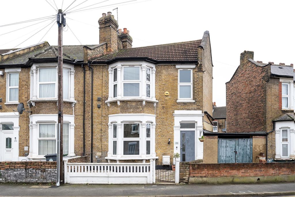 Property photo 1 of 26 Grove Green Road, E11