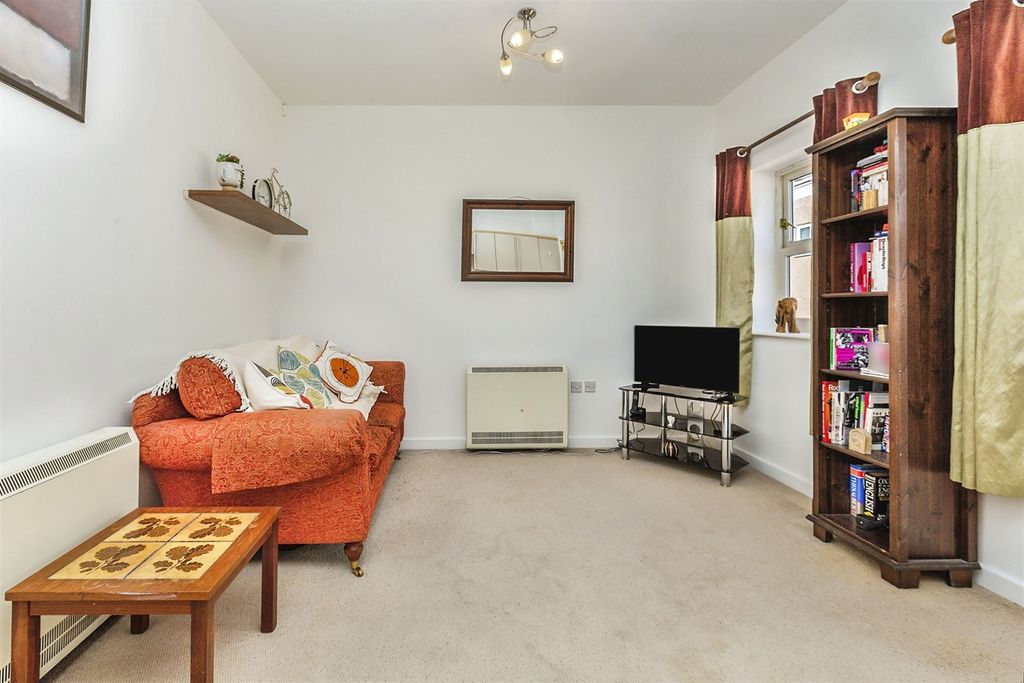 Property photo 2 of 12