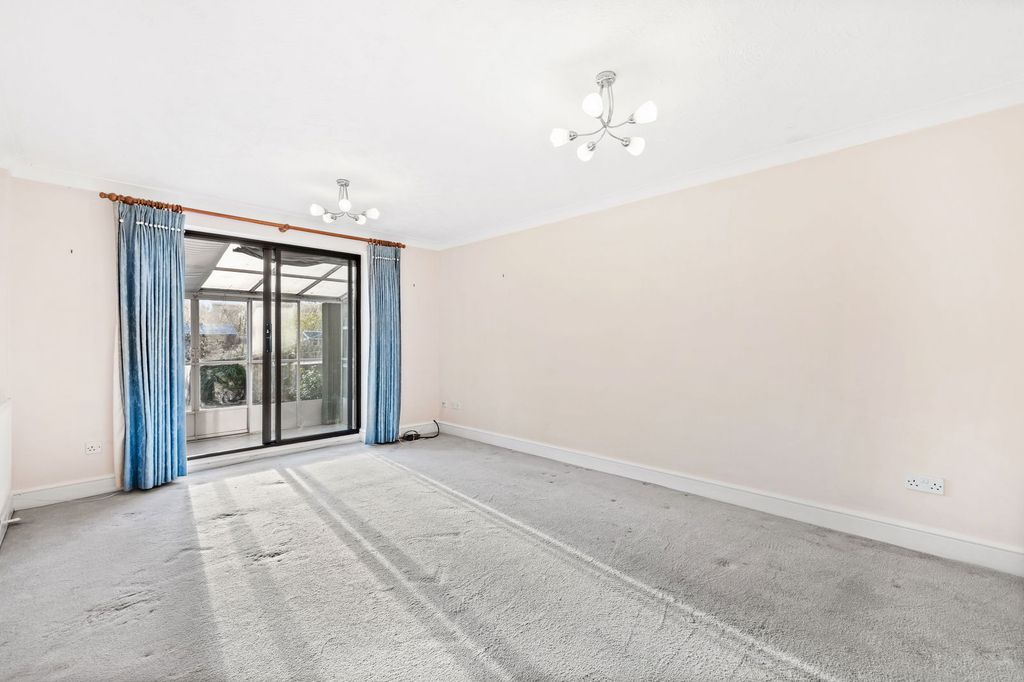 Property photo 3 of 19