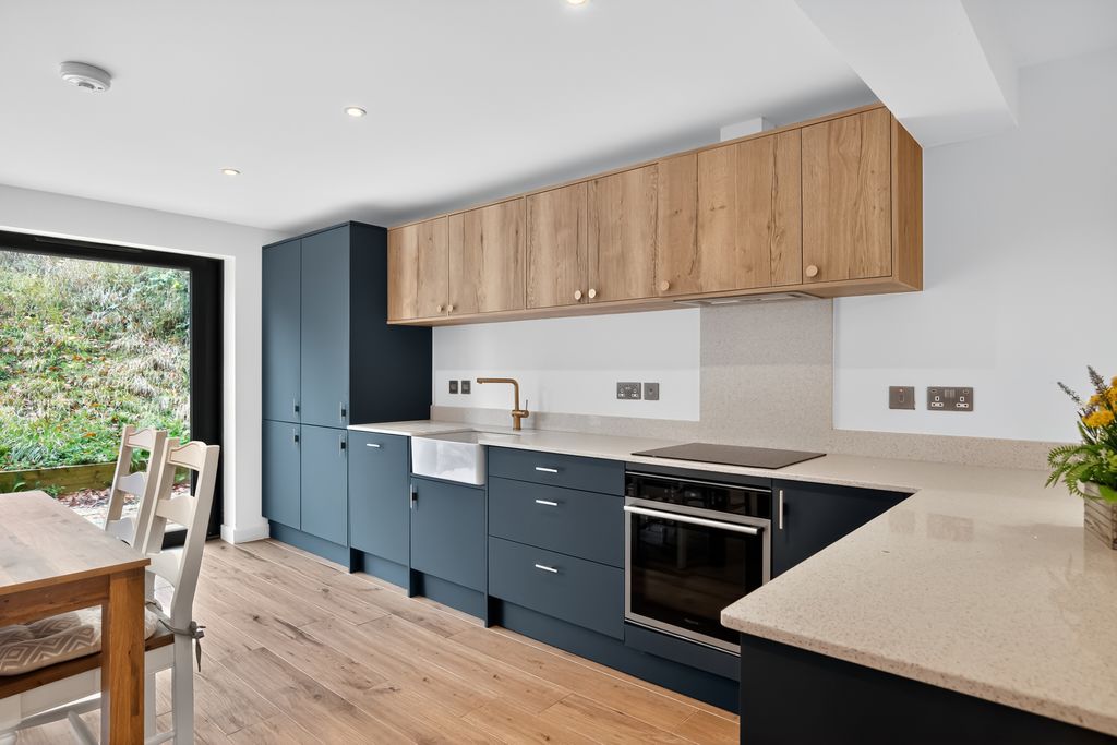 Property photo 2 of 28