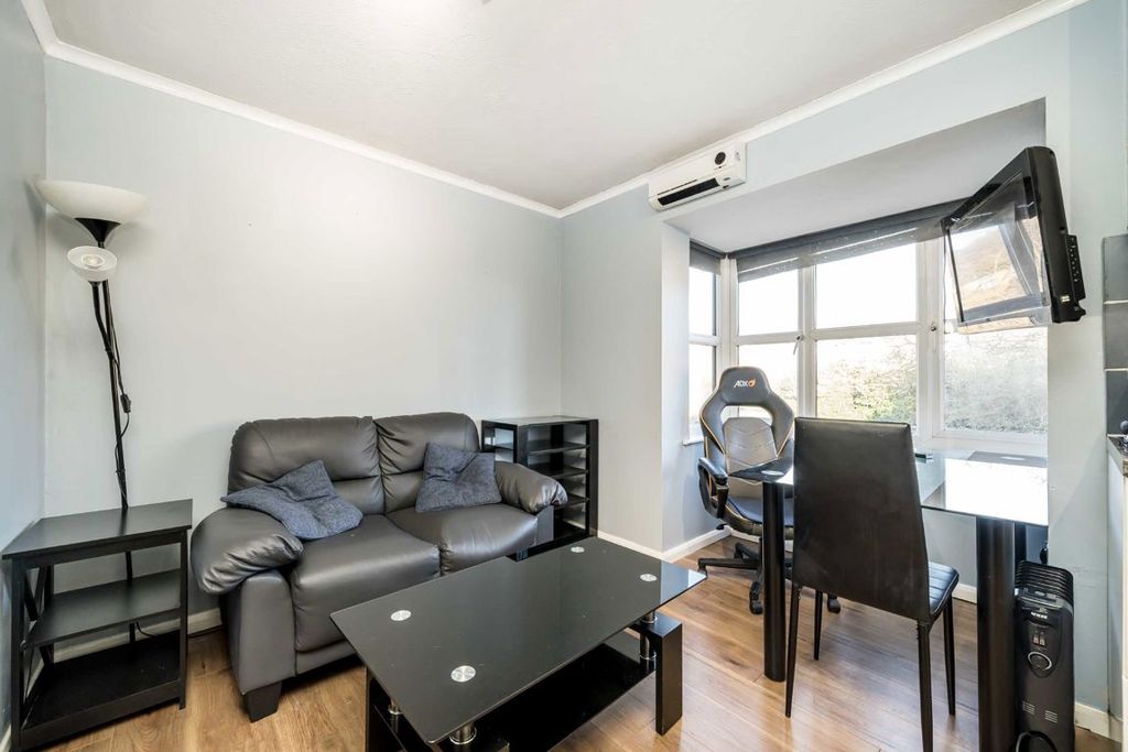 Property photo 2 of 5