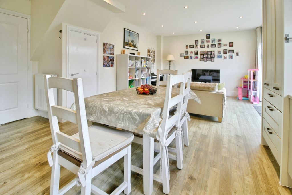 Property photo 2 of 18 A6Fc7A15-11Aw17
