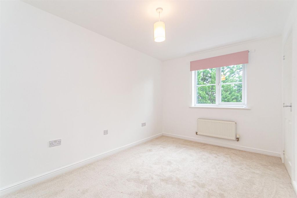 Property photo 1 of 10 Bedroom 1