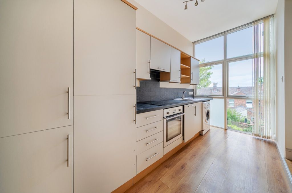 Property photo 2 of 21 1481787-11-6A33c97A206Db
