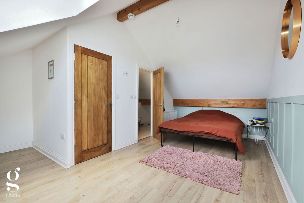 Property photo 3 of 32