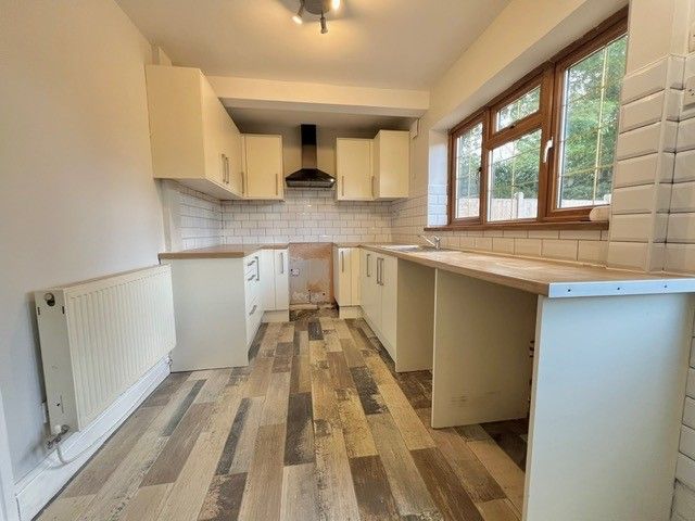 Property photo 3 of 17 Kitchen