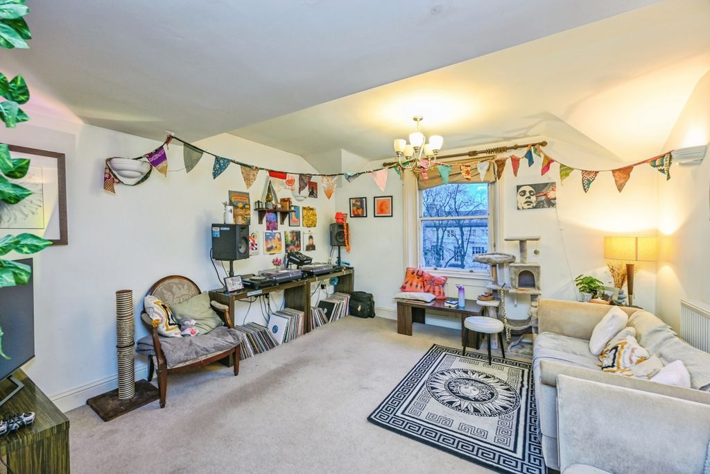 Property photo 3 of 12 Pbox-Img.Jpg