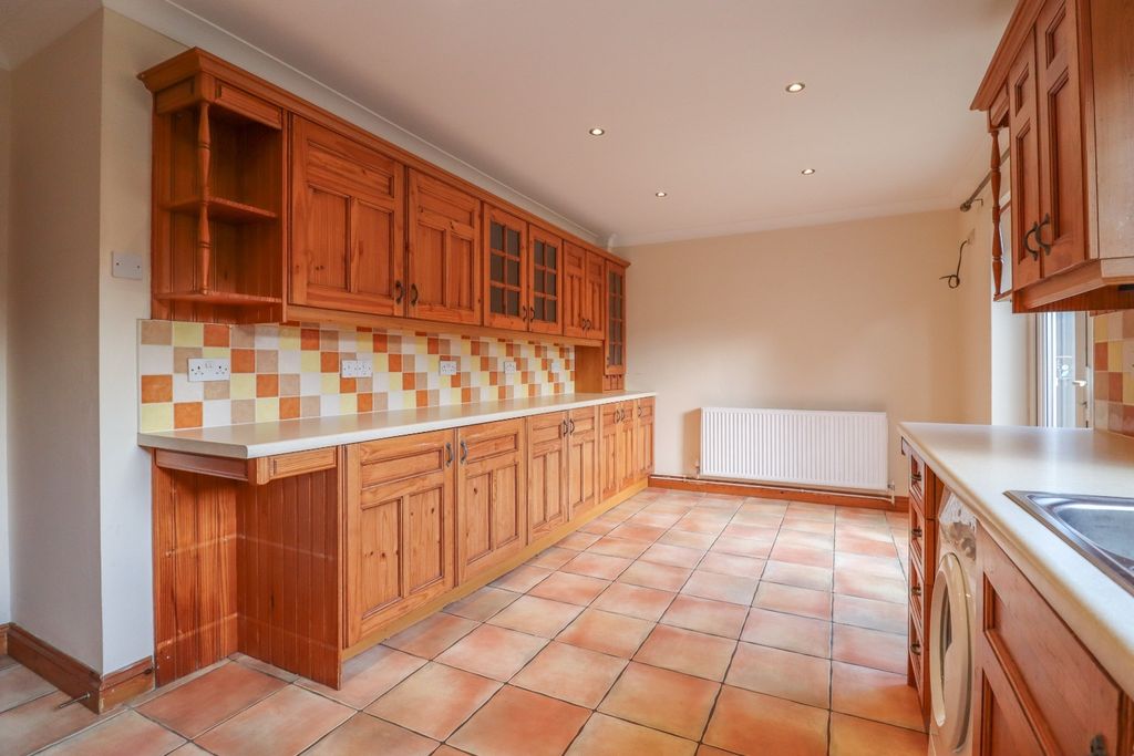 Property photo 3 of 14 5699656