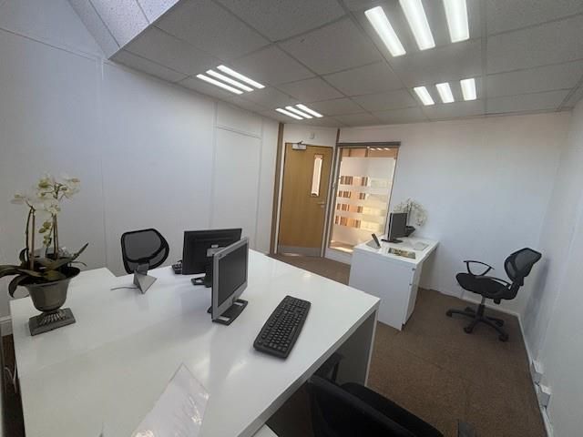 Property photo 2 of 16 Office 5
