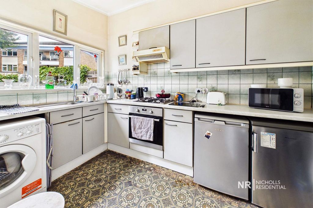 Property photo 2 of 11 Kitchen