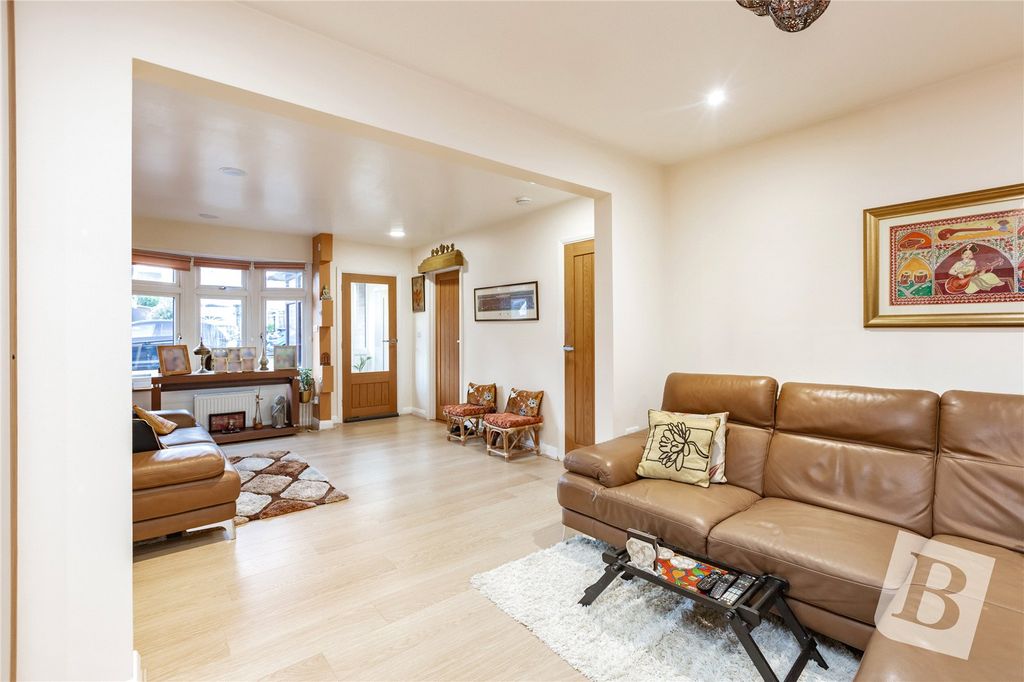 Property photo 3 of 17 Living Room