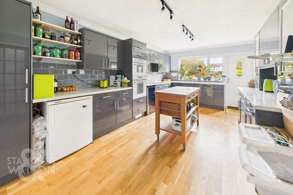 Property photo 3 of 31