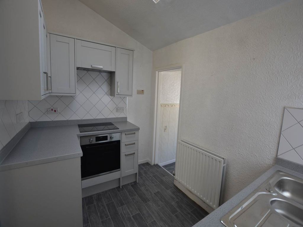 Property photo 2 of 10 Kitchen 1