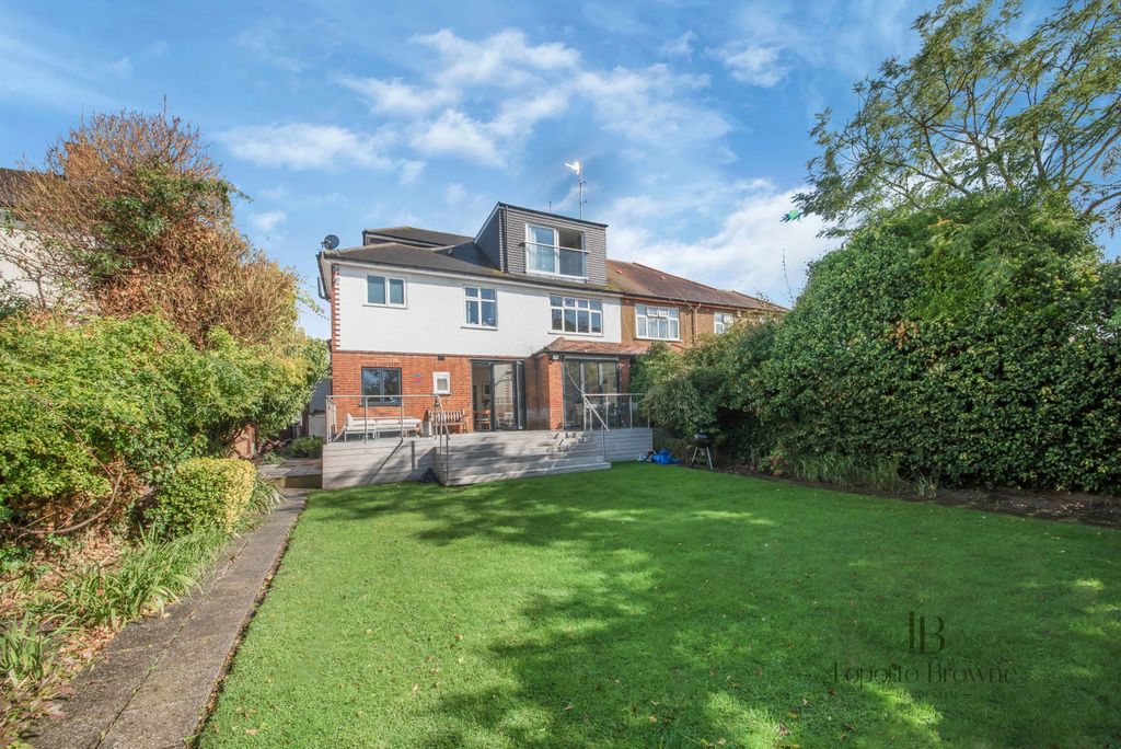 Property photo 1 of 32